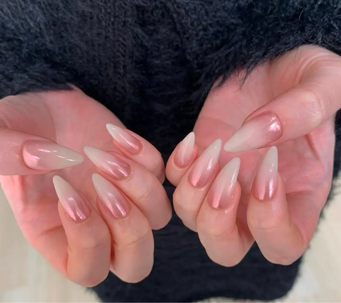 ネイル グラデーション キラキラネイル ワンカラーネイル 冬ネイル Jenn Nail Salonのネイルデザイン