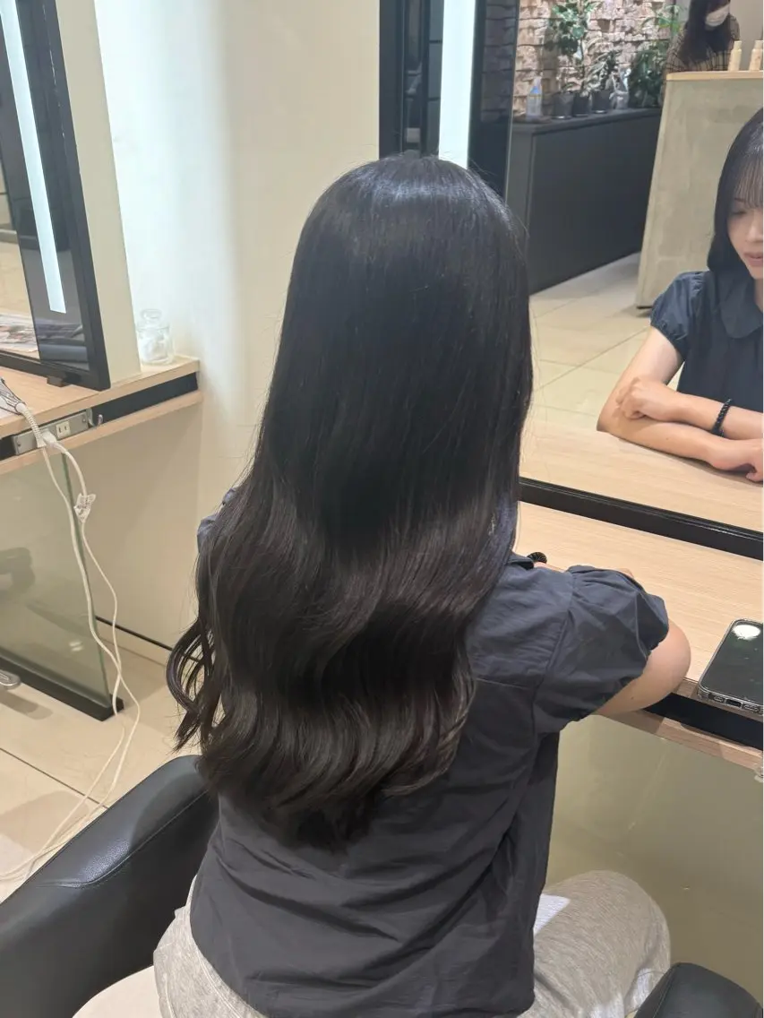 ロング カラー ひなの🫧ベージュ系 艶カラーのヘアスタイル