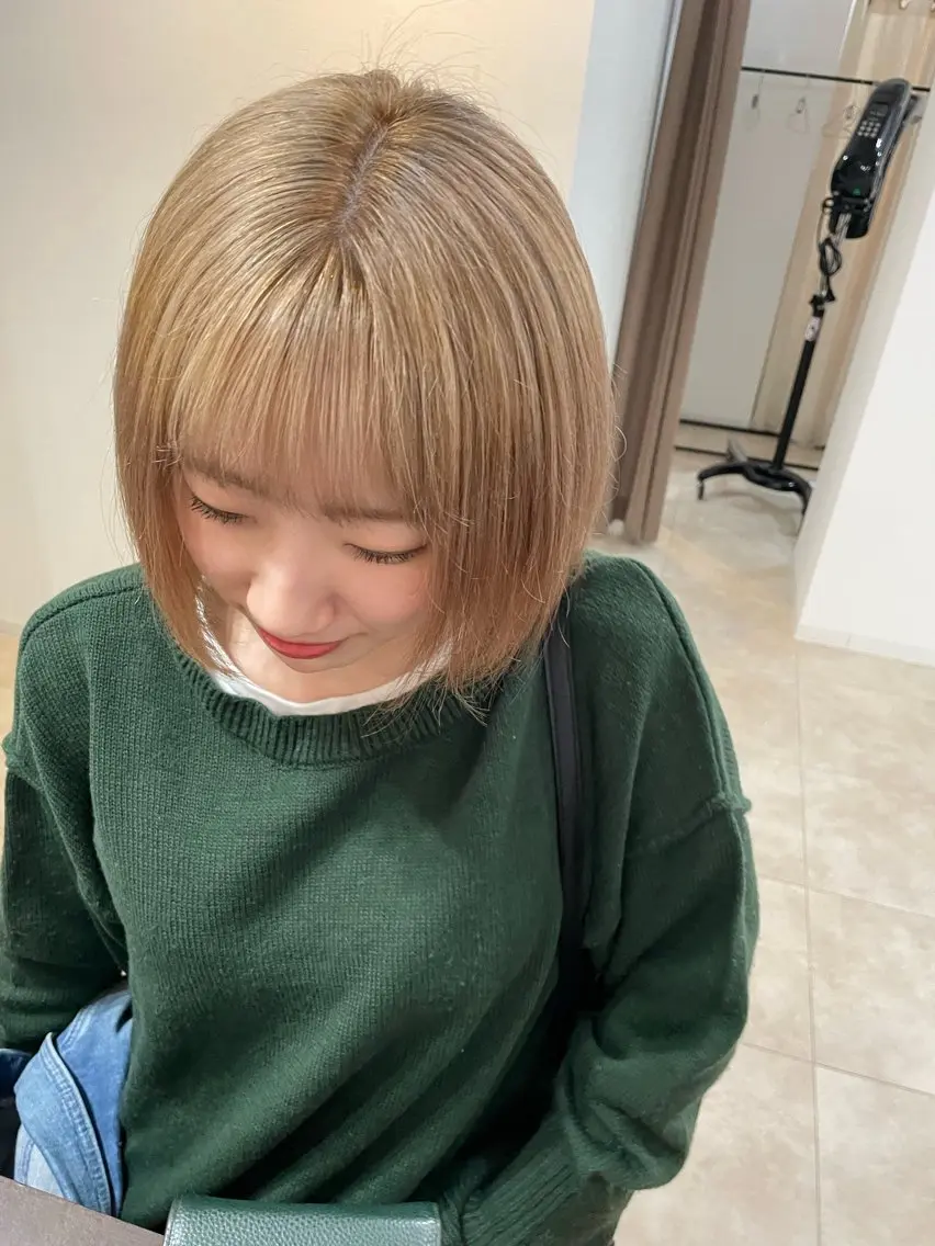 ショート ヘアカラー _WHITE 佐伯 碧のヘアスタイル