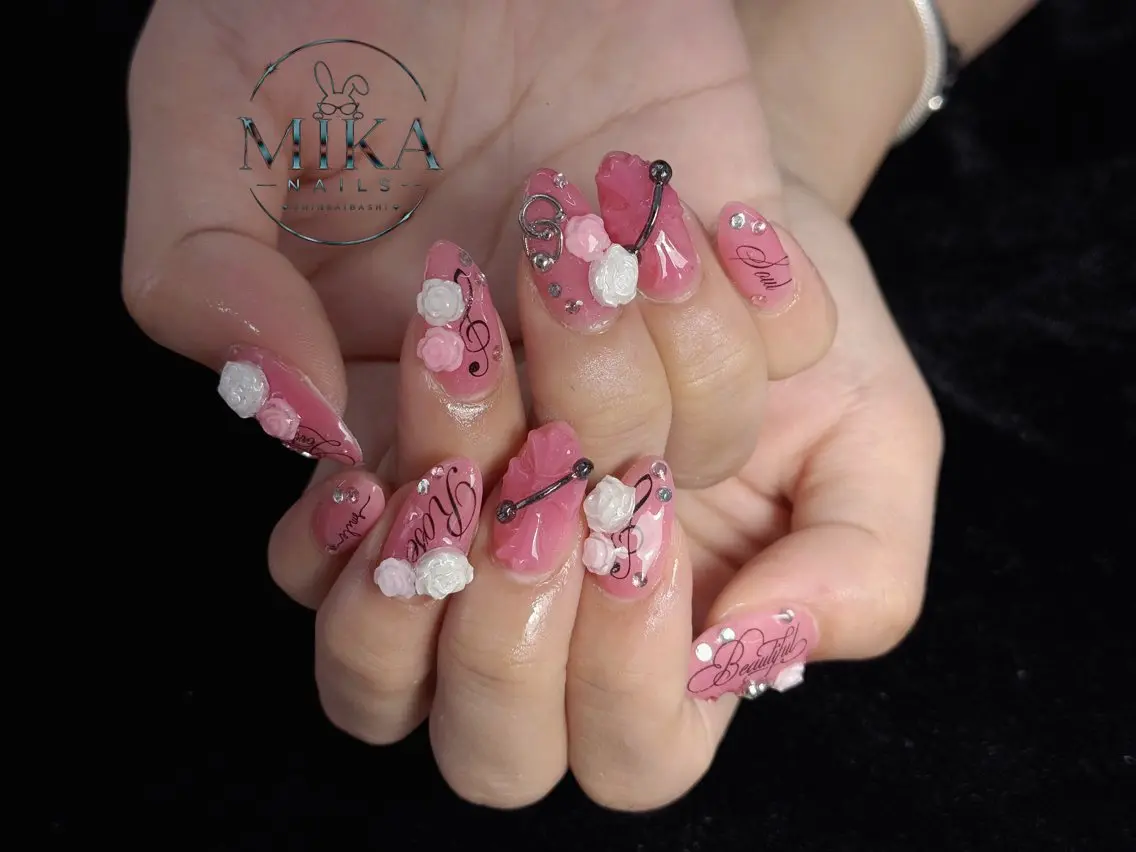 ネイル ガーリー キラキラネイル 韓国ネイル ロングネイル シンプルネイル ハンドネイル 🦊Genie🦊 Mika Nailsのネイルデザイン