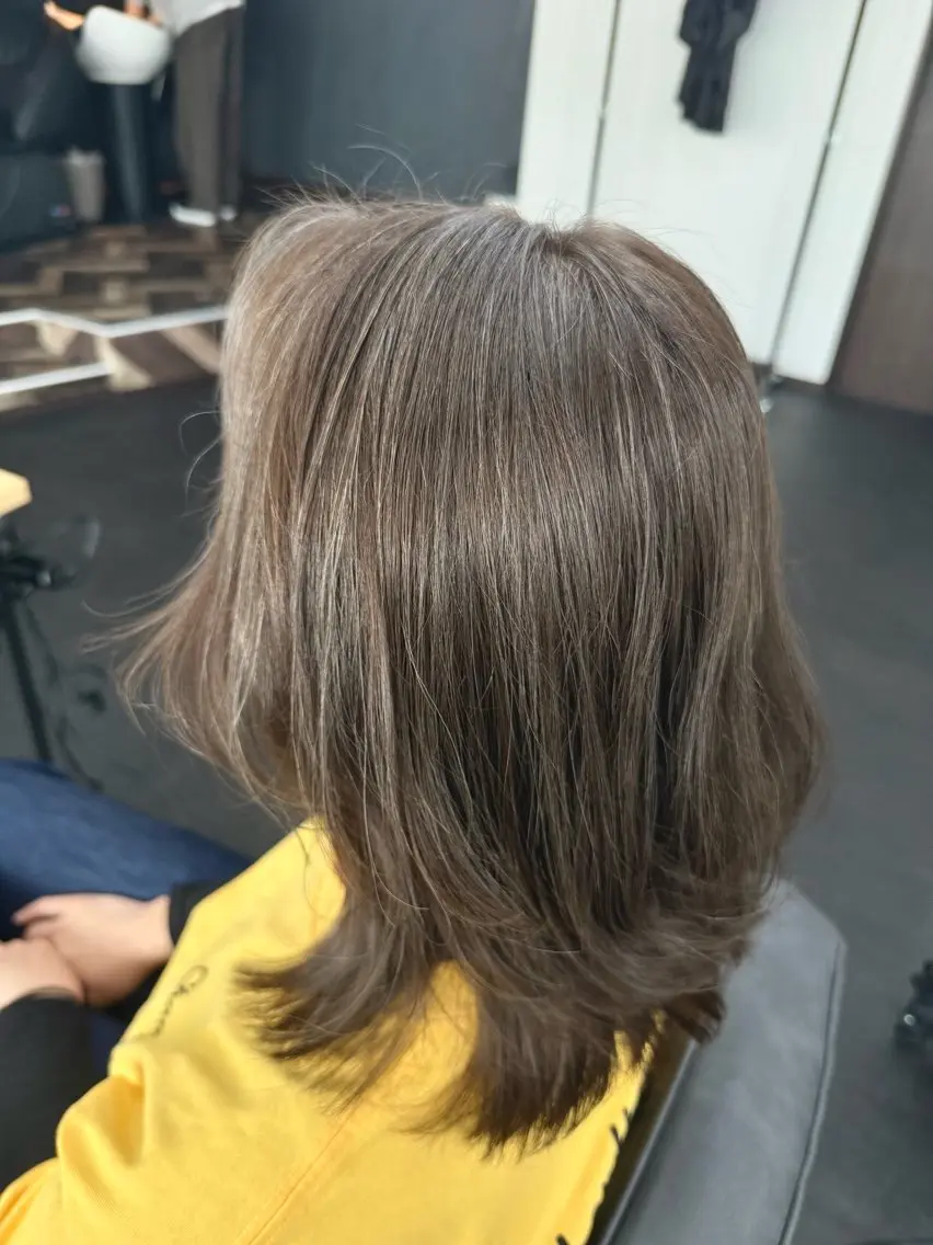 ミディアム カラー ハイライトカラー ハイライト カット ヘアカラー トリートメント 谷口 優希のヘアスタイル