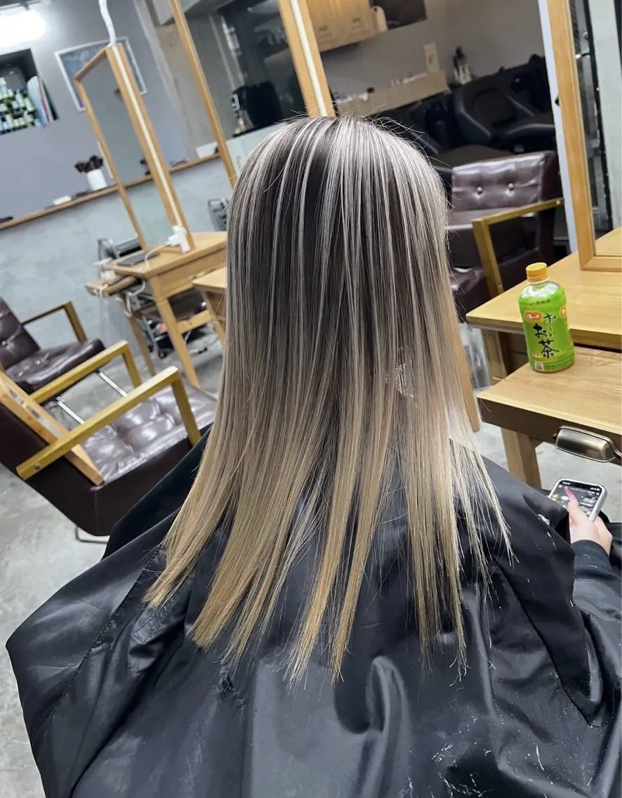セミロング カラー バレイヤージュ ベージュカラー ホワイトベージュ レイヤーカット ヘアカラー トリートメント 指名数No.1 /NAOYAのヘアスタイル