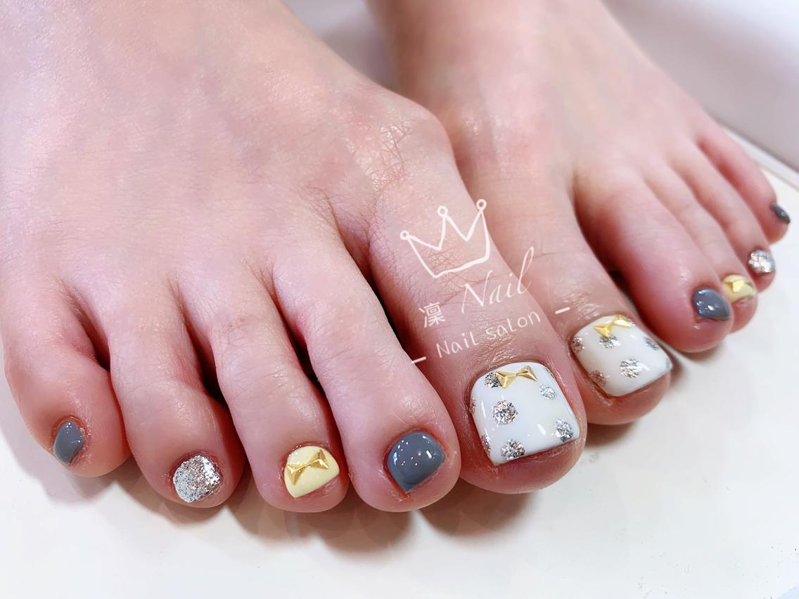 ショート カラー ネイル ドット Le’a NailSalonのネイルデザイン