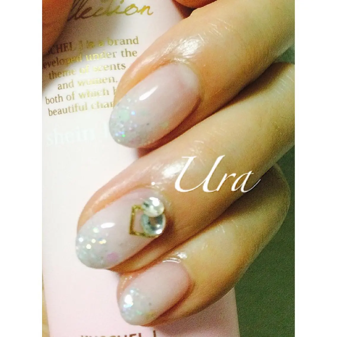 ネイル オーロラネイル ラメ(グリッター) ホワイト UrakoNail 《nail》のネイルデザイン