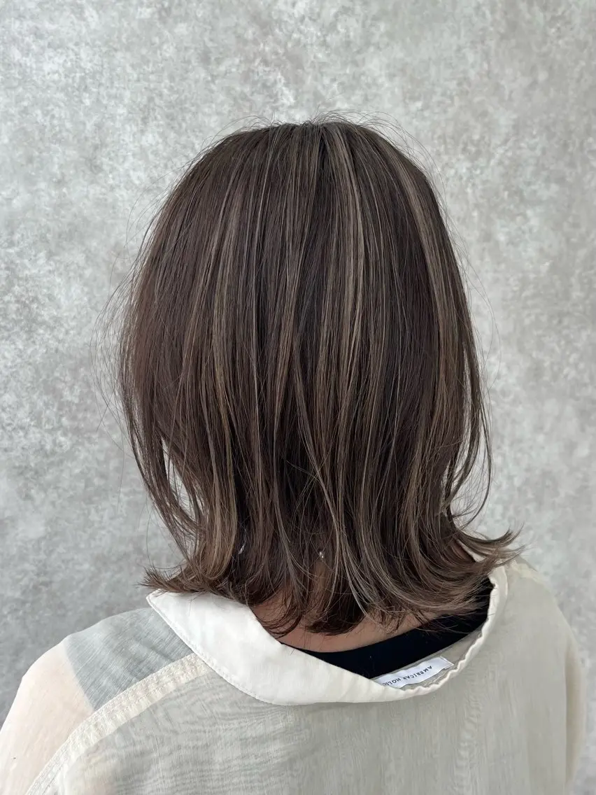ミディアム ハイライト レイヤーカット 飛田 由貴のヘアスタイル