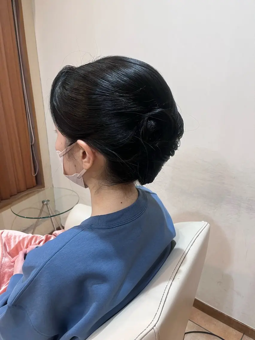 ロング ヘアアレンジ 夜会巻き 🦋ヘアセット募集中 ￤ナナカ🦋のヘアスタイル