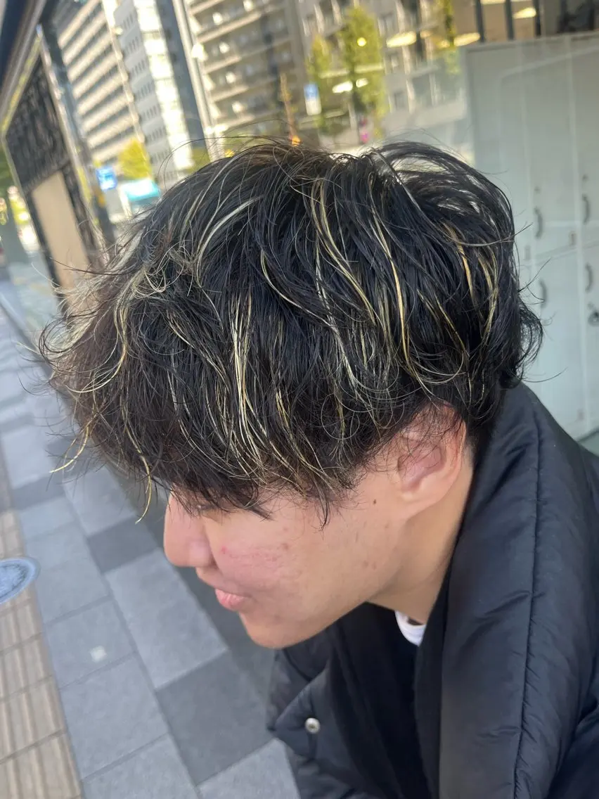 ショート カラー パーマ メンズ メンズブリーチ ブリーチ デザインカラー アートディレクター 尾内 友美のヘアスタイル