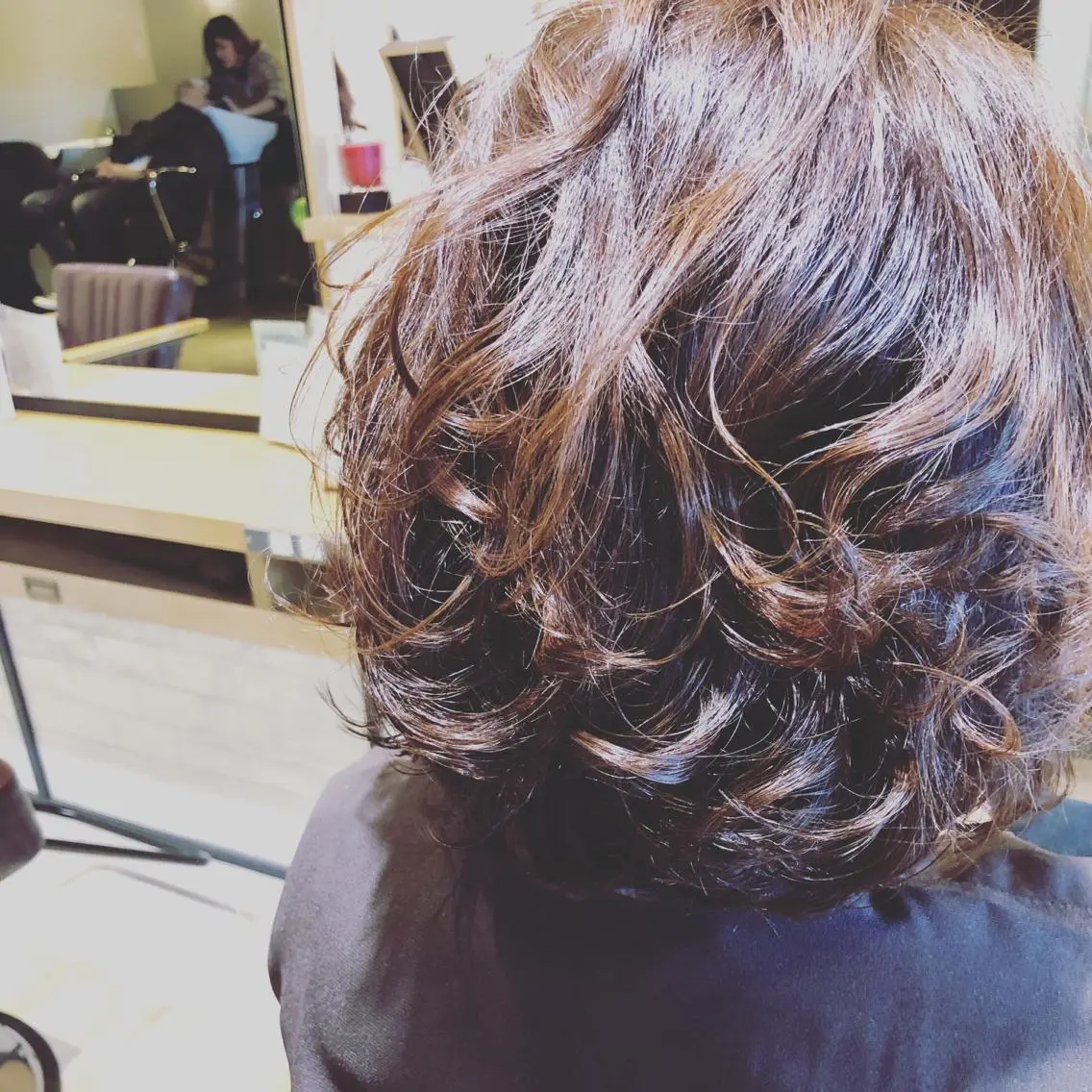 ミディアム ミディアムパーマ EARTH 榎本のヘアスタイル
