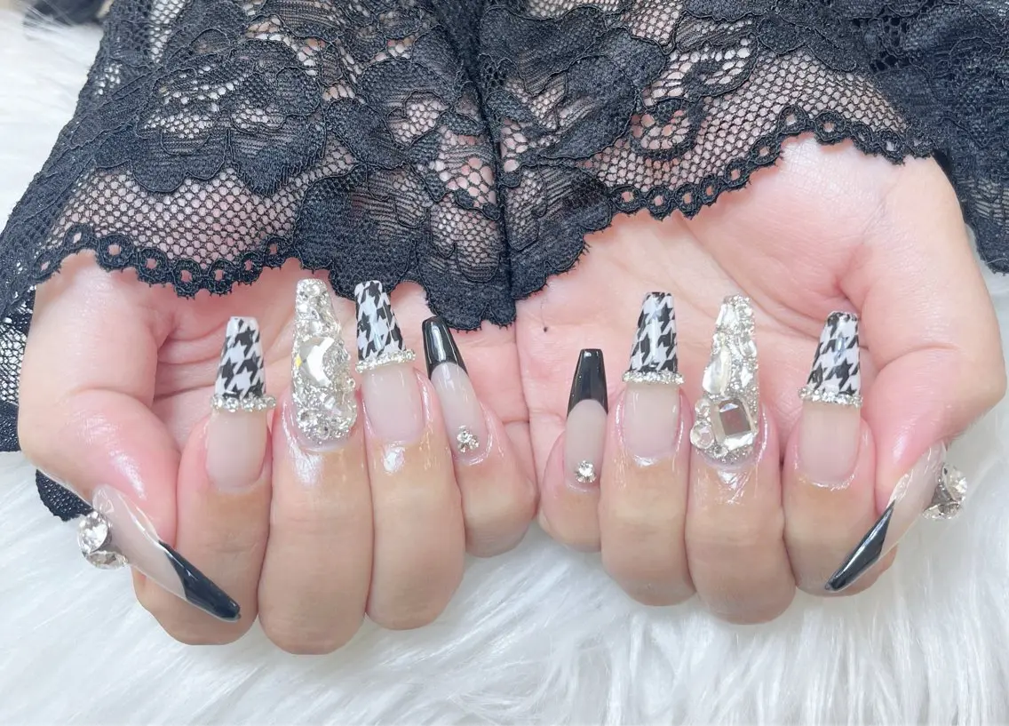 ネイル 成人式 ロングネイル マグネットネイル 大理石ネイル(マーブル) リボン ハンドネイル Amee Nail Salonのネイルデザイン