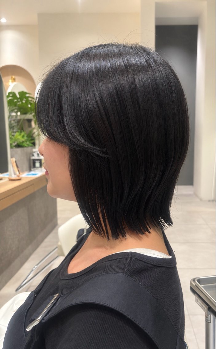 カラー 黒髪 ブルーカラー ブルーブラック ボブ 新井 彩理のヘアスタイル