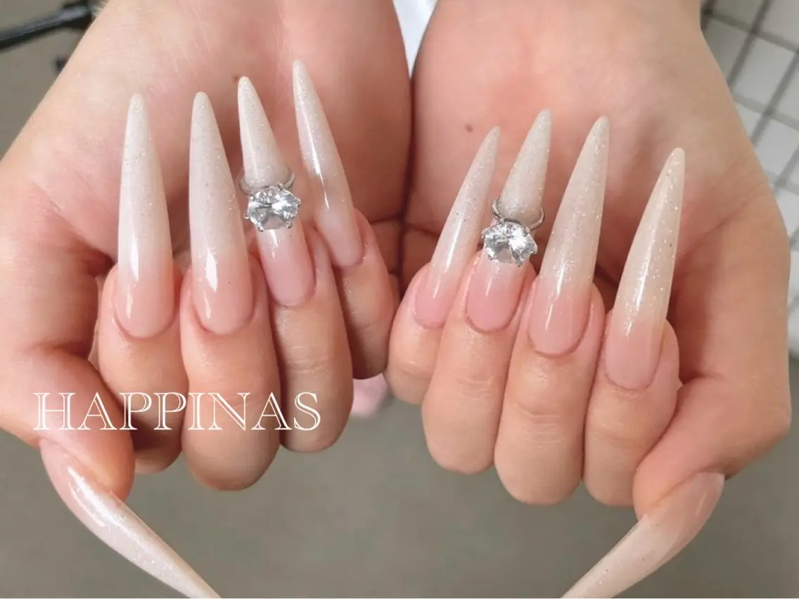 ネイル ラメ(グリッター) スカルプネイル ホワイト HAPPINAS ENAのネイルデザイン