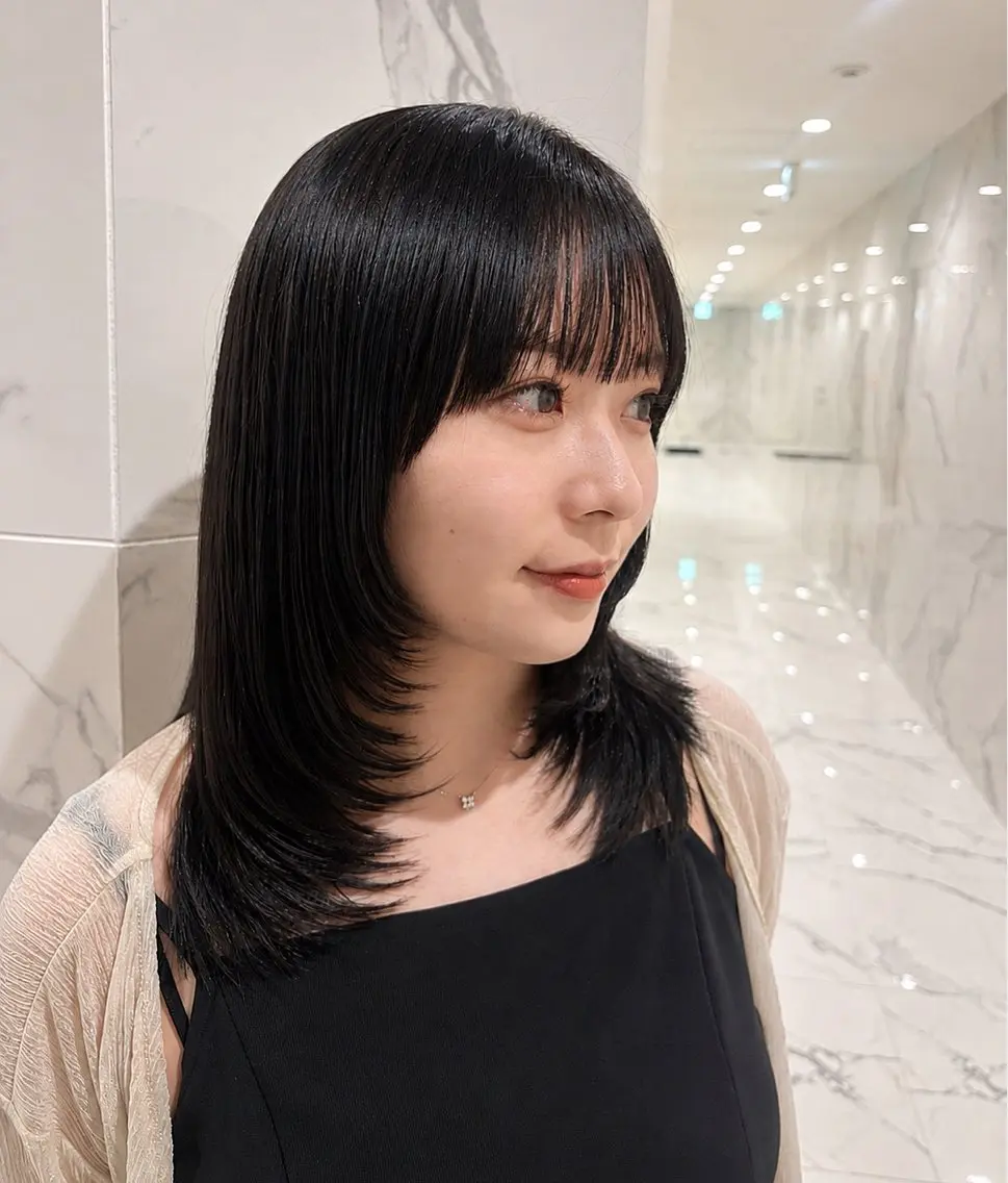 ミディアム レイヤーカット CLALA広島 美月✨️のヘアスタイル