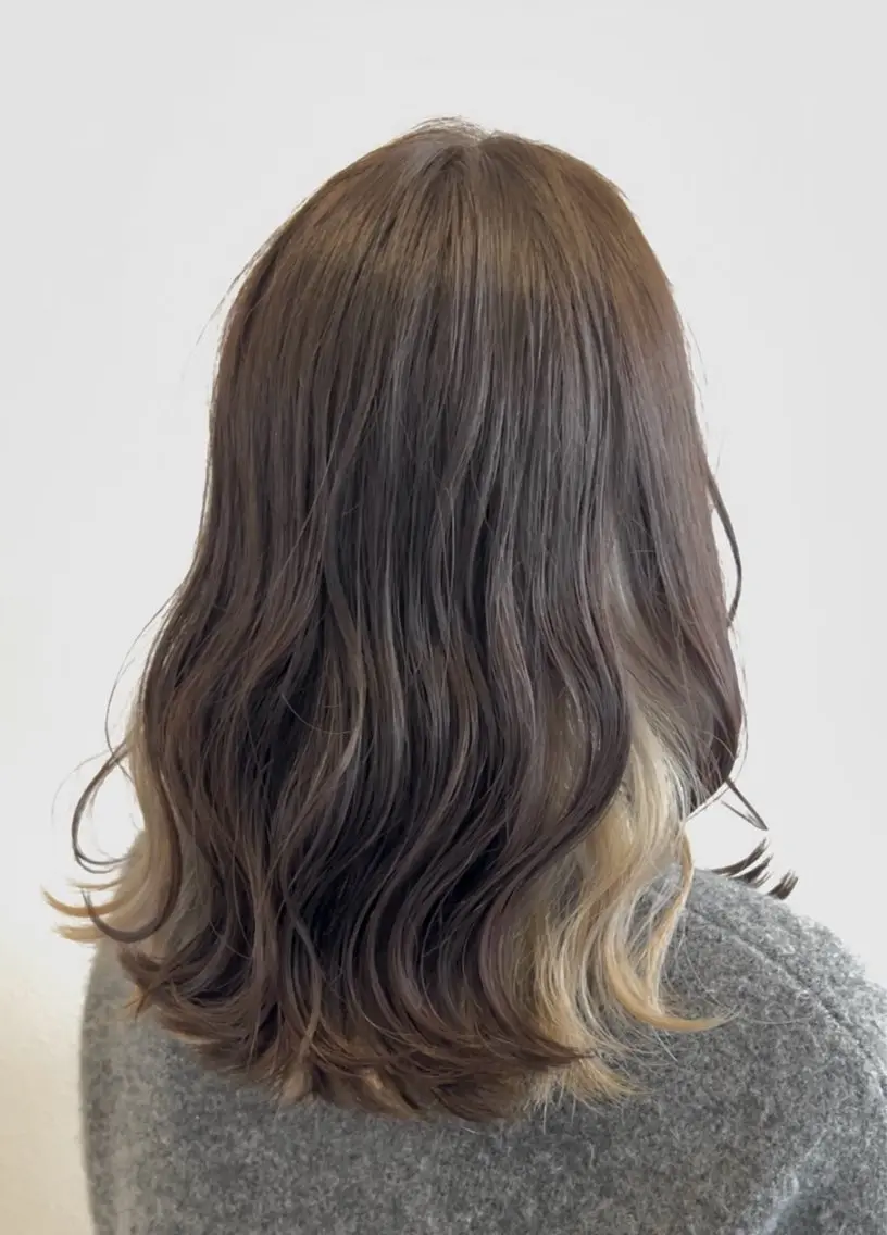 ミディアム カラー ベージュカラー インナーカラー ホワイトベージュ 土田 紘太のヘアスタイル