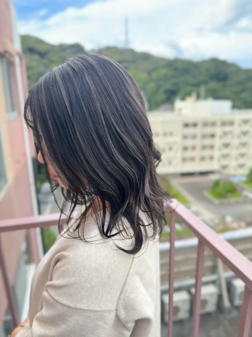 ミディアム カラー ハイライトカラー ハイライト ヘアカラー Viage （ビアージュ）のヘアスタイル