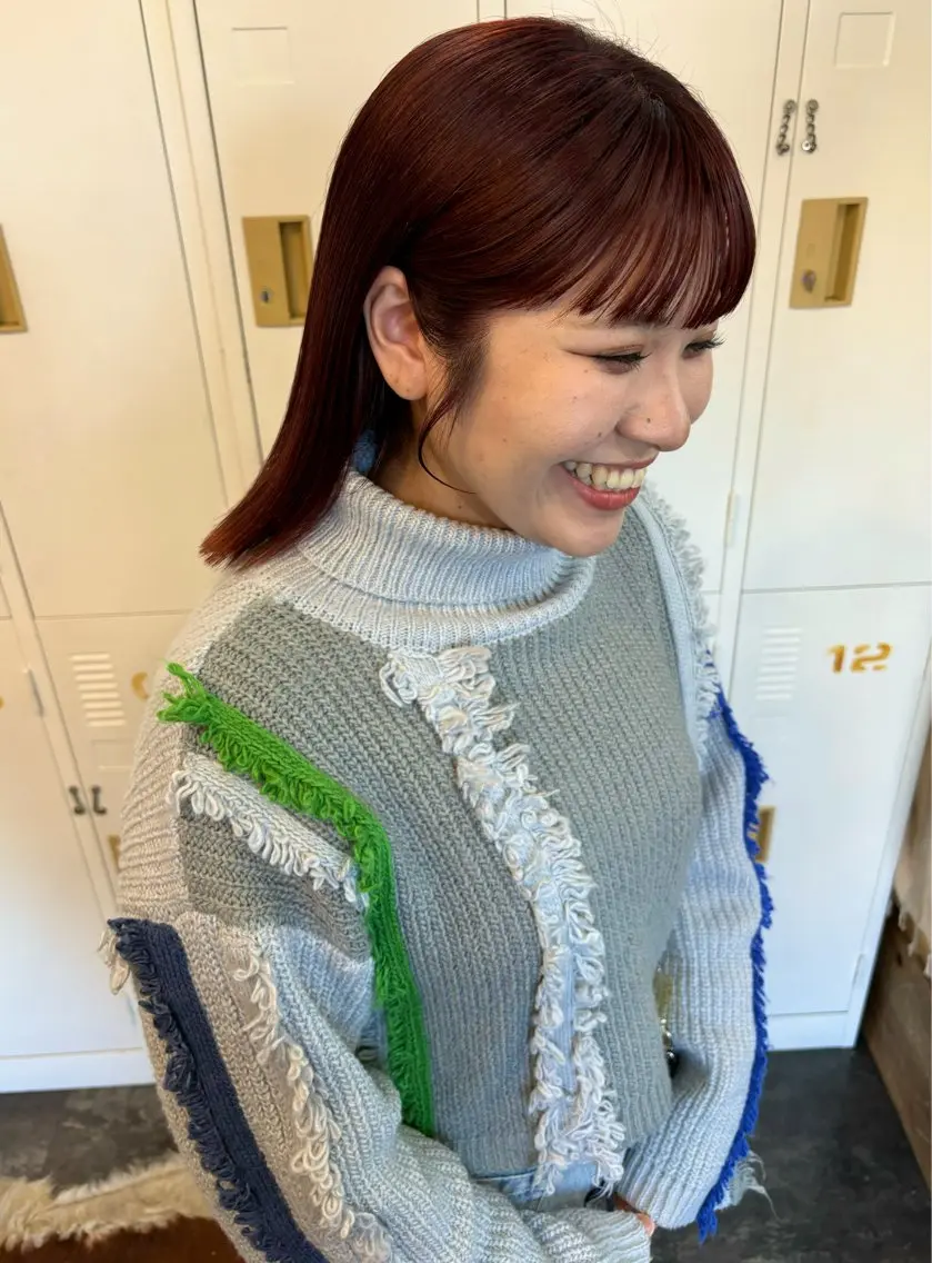ミディアム カラー レッドカラー LOMARLIE JURIAのヘアスタイル