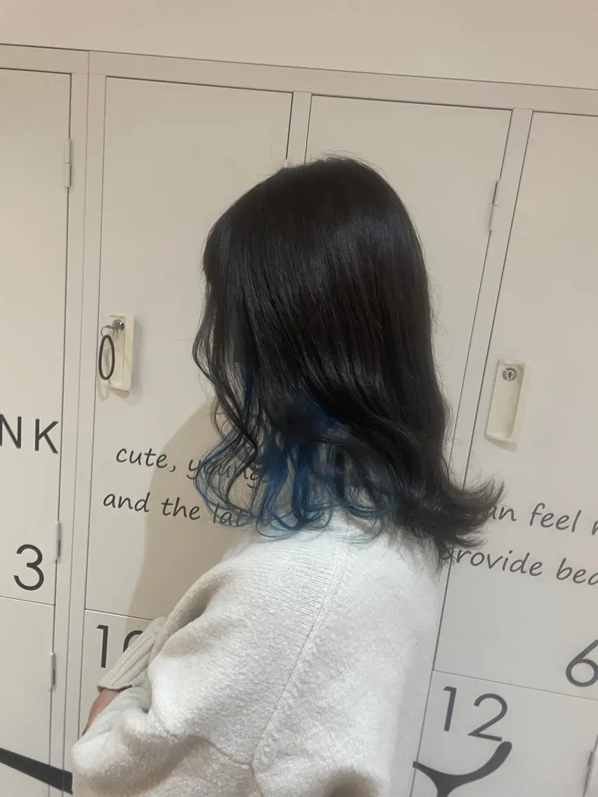 ミディアム カラー ブルーカラー ダークグレー ダークグレージュ グレージュ インナーカラー ヘアカラー ヤマナカ エリカのヘアスタイル