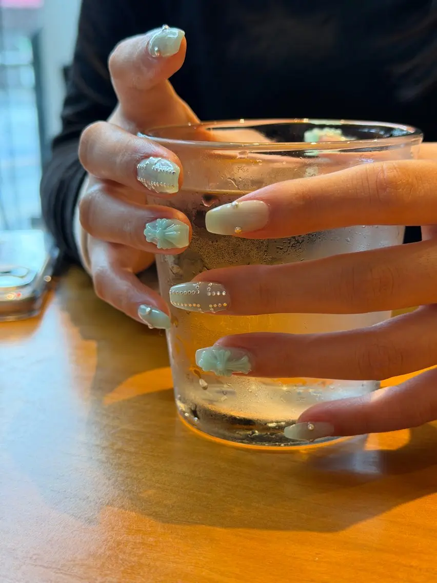 セミロング t. KARENのネイルデザイン
