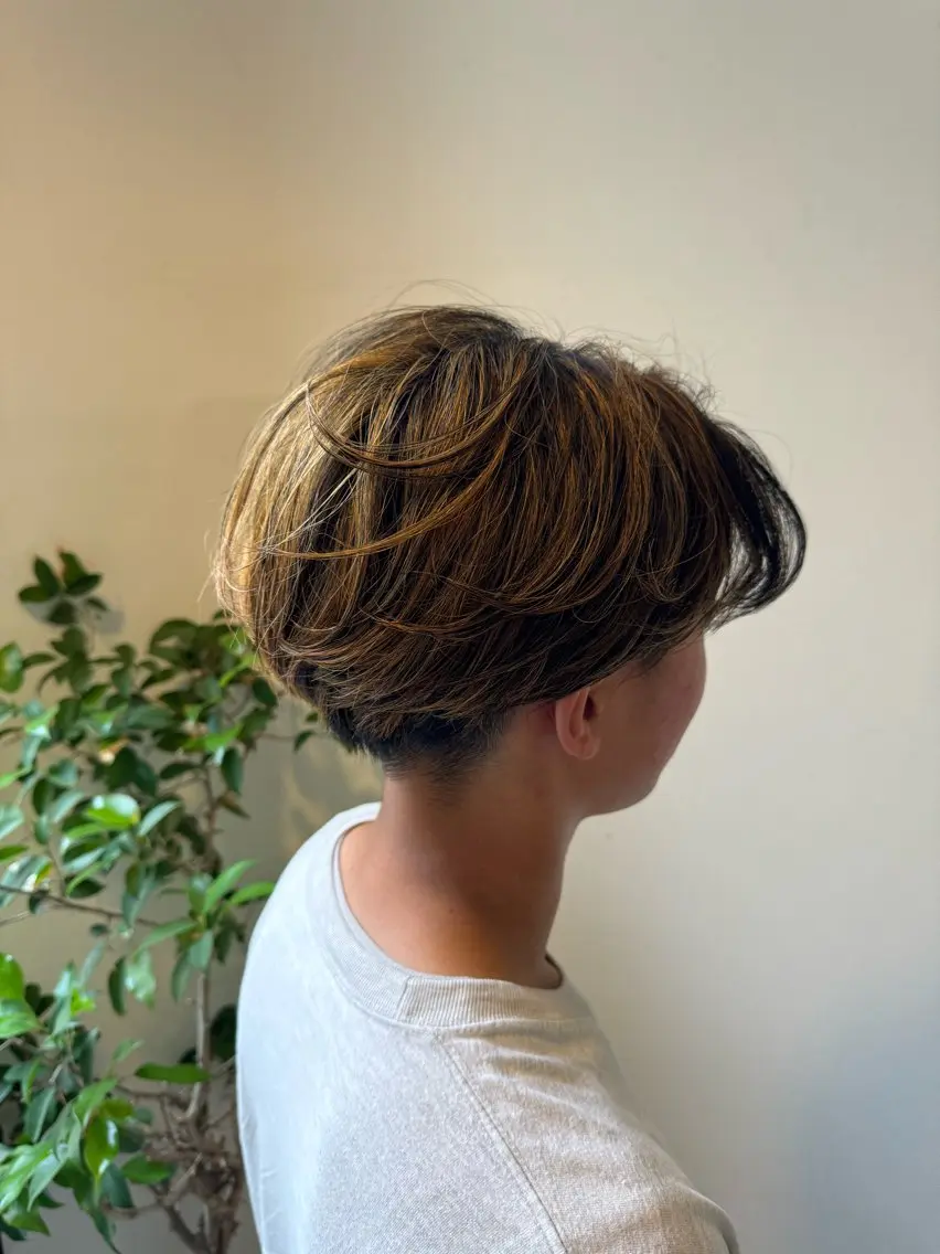 カラー メンズ ヘアカラー トリートメント メンズ特化シャドウパ ーマラウンドマッシュのヘアスタイル
