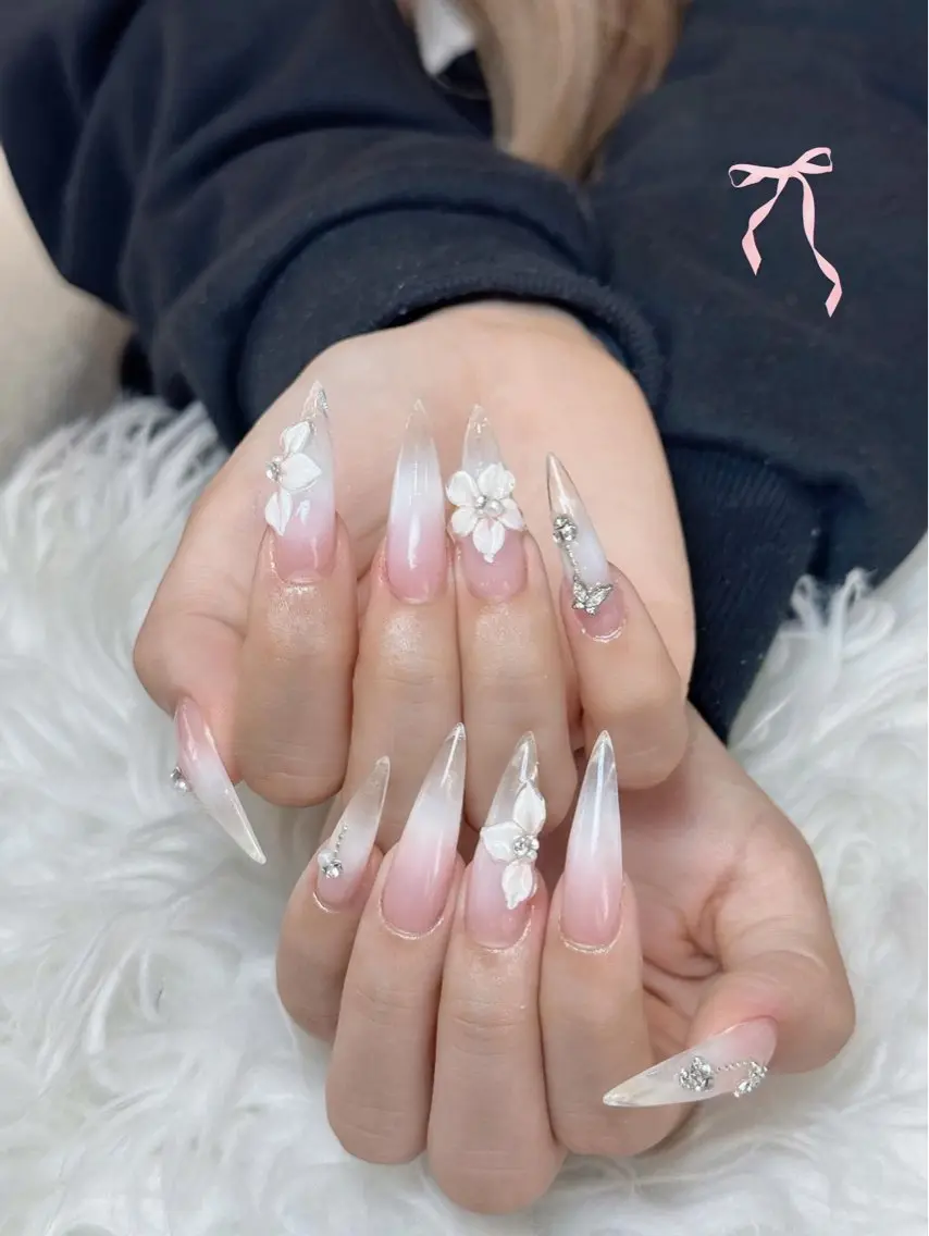 ネイル チークネイル ドット フレンチネイル グラデーション ハート ハンドネイル ハンドケア Eli Muse 新宿ネイルのネイルデザイン