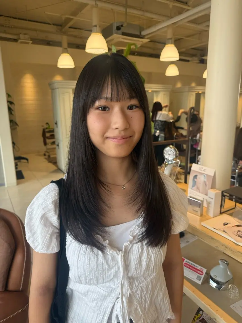 ロング 顔まわりレイヤー レイヤーカット ロング 似合わせカット シースルーバング obje't cielのヘアスタイル