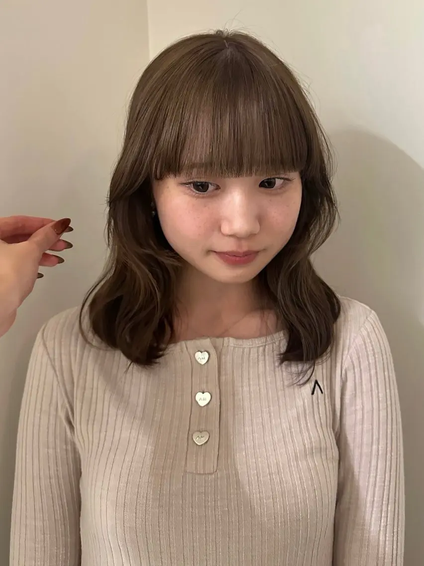 ミディアム カラー ベージュカラー ブリーチ オリーブベージュ ヘアカラー 透明感カラー/中崎町 fukaのヘアスタイル