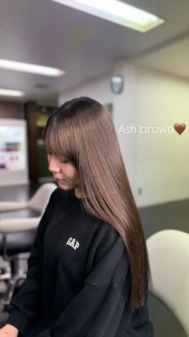 カラー アッシュ アッシュブラウン ブラウンカラー OTOHA OLUOLUのヘアスタイル