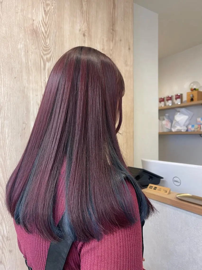 ロング カラー ブルーカラー レッドカラー 大久保 結加のヘアスタイル