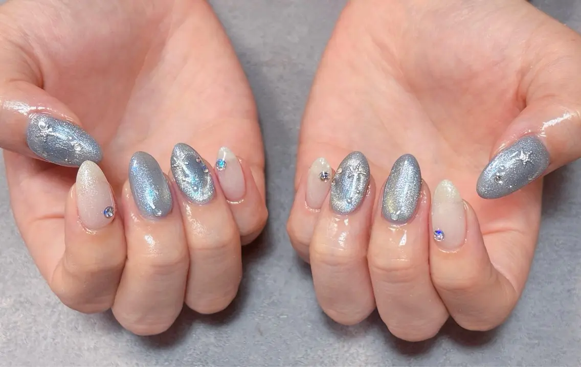 ネイル 韓国ネイル マグネットネイル ニュアンスネイル 夏ネイル ハンドネイル ハンドケア 💫ゆか_ Nailartistのネイルデザイン