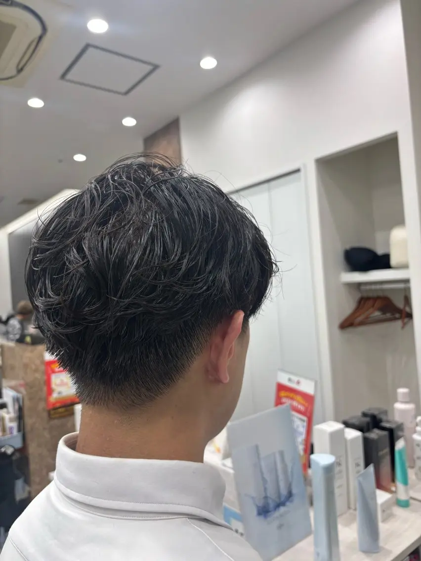 メンズ カット パーマ 艶カラー🫧 推しカラー🧸楽歌のヘアスタイル