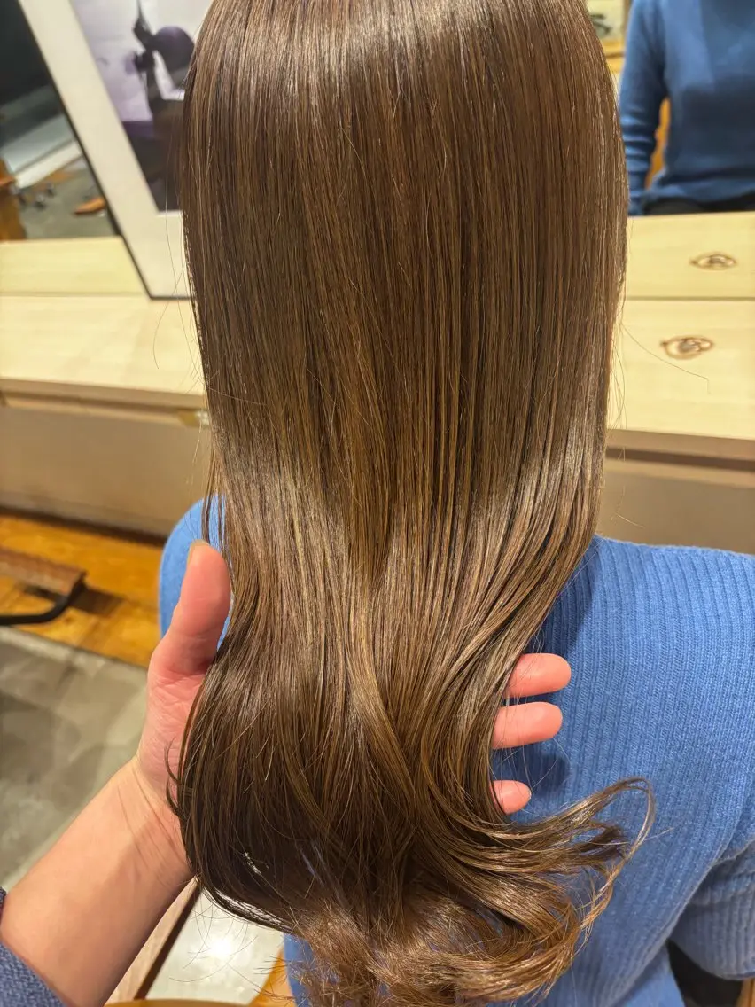 セミロング カラー ベージュカラー オリーブベージュ 夏海 大宮美容室のヘアスタイル