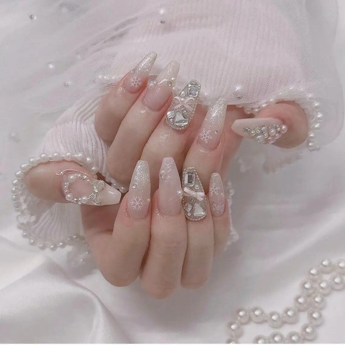 ネイル グラデーション キラキラネイル ワンカラーネイル 冬ネイル Jenn Nail Salonのネイルデザイン