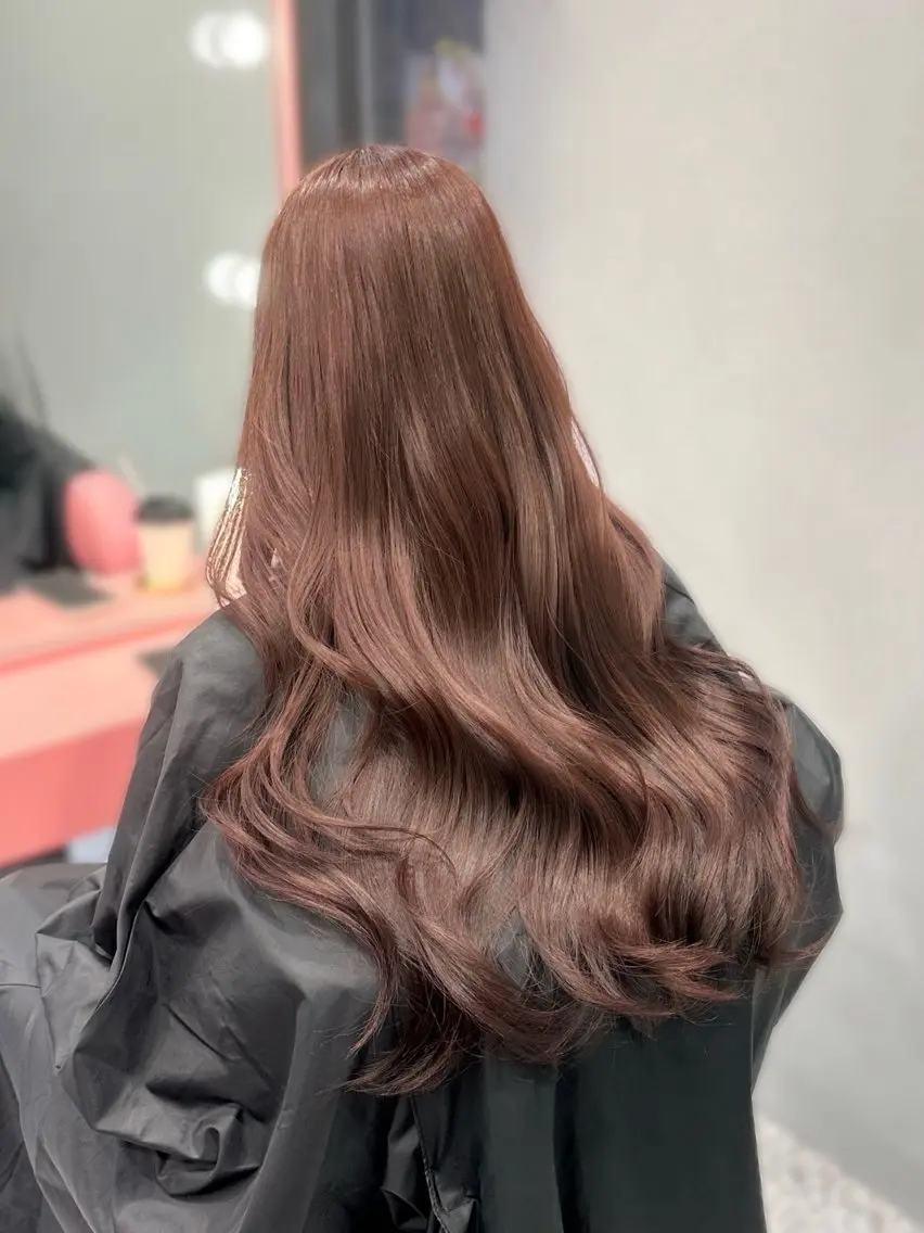 ロング カラー ブラウンカラー ダブルカラー ピンクカラー ピンクブラウン 縮毛矯正 カット ヘアカラー 𝑴𝑶𝑲𝑨渋谷 トレンド韓国ヘア🩷のヘアスタイル