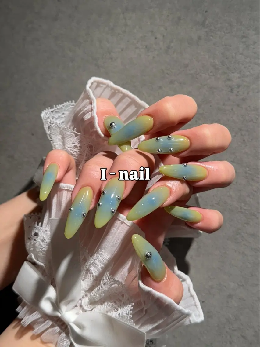 ネイル I-nailロング /ワンホン/キラキラのネイルデザイン