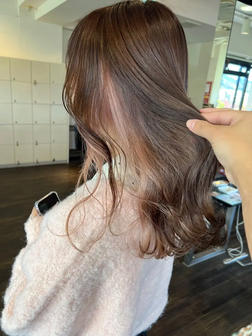 セミロング カラー インナーカラー ピンクカラー 🌿‬ ܸAir 透明感🌱西村知佳のヘアスタイル