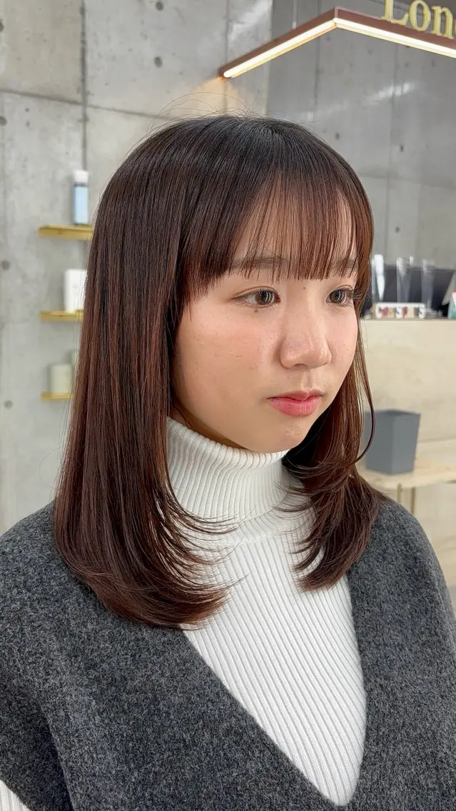 ミディアム カット トリートメント 髪質改善|透明 感カラー🩵レイヤーのヘアスタイル