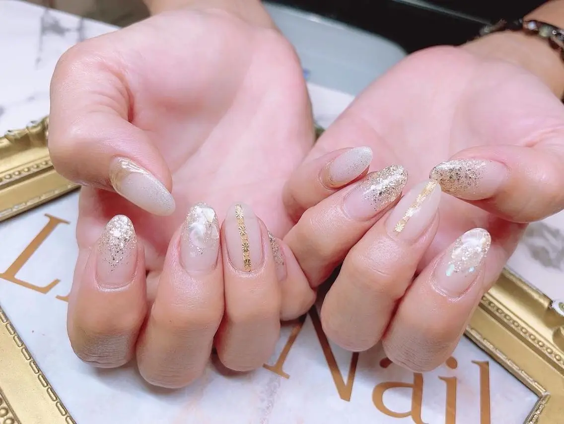 ネイル フレンチネイル ジェルネイル グラデーション ハードジェル キラキラネイル Lilas Nailのネイルデザイン