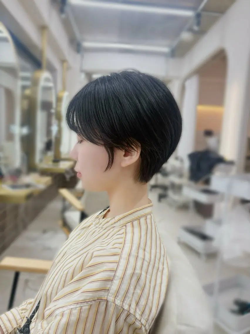 ショート ワンカールで決まる レイヤーカット‎🤍のヘアスタイル