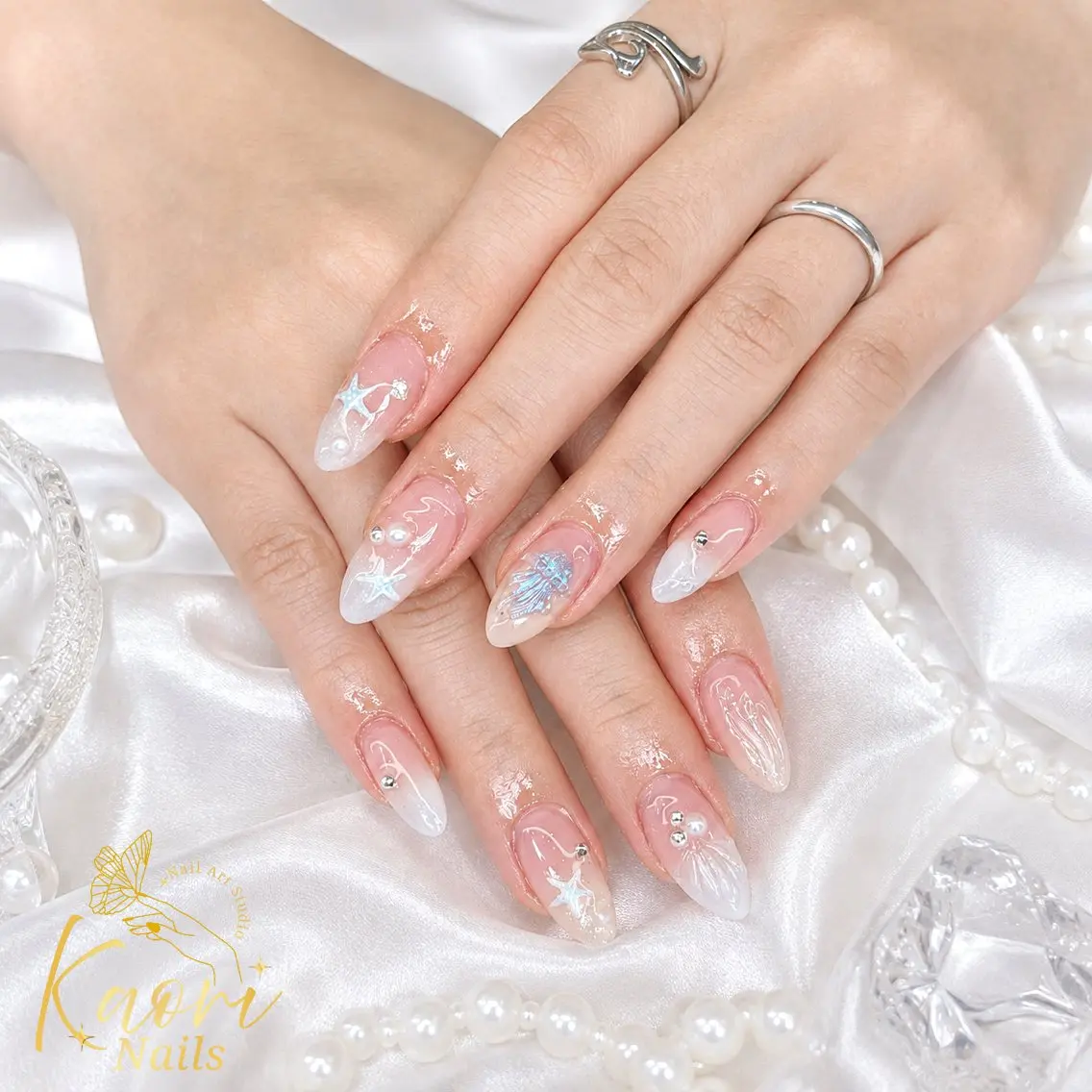 ネイル アートネイル グラデーション ぷっくりネイル ワンホンネイル ホワイト ハンドネイル KAORI YUKARIのネイルデザイン