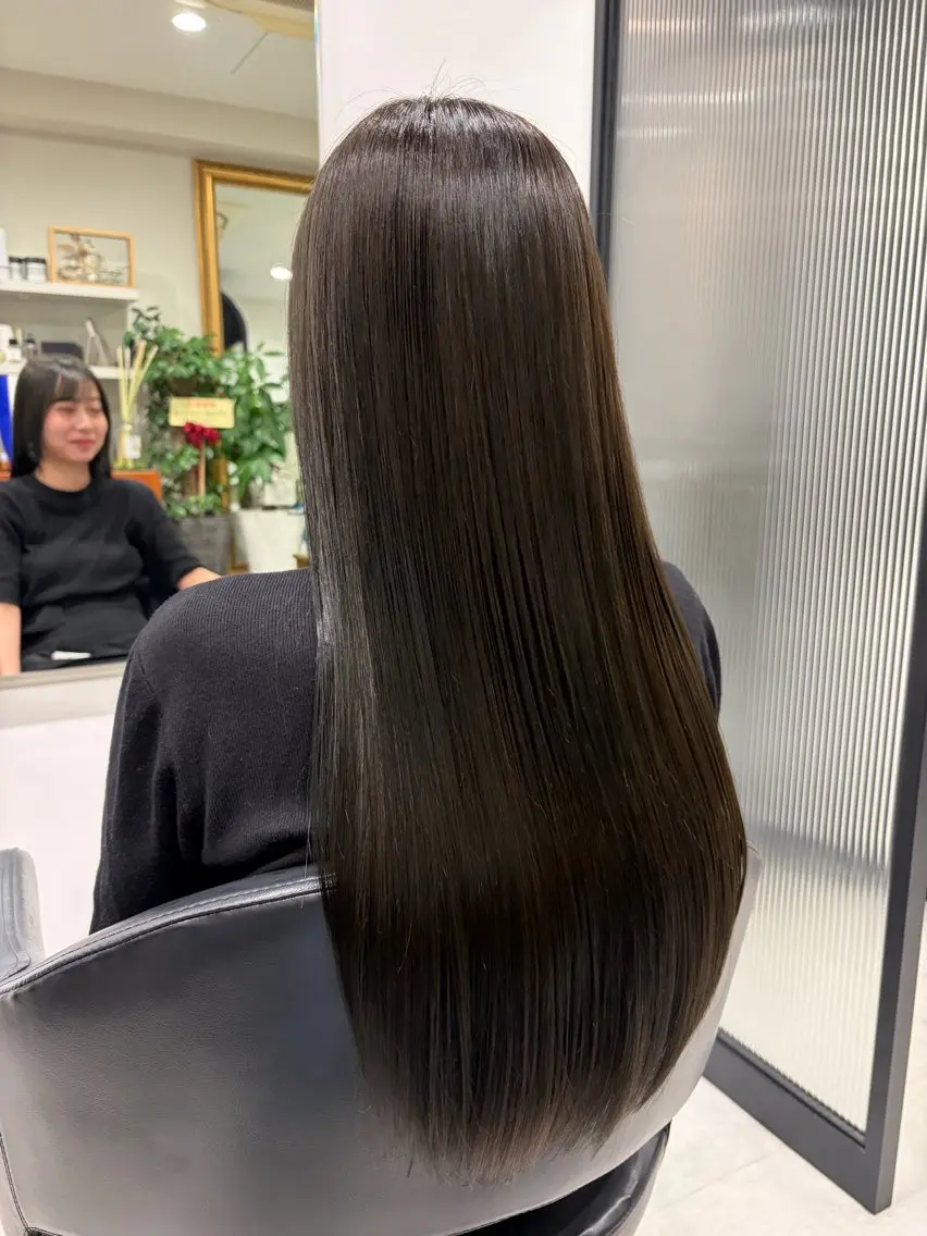 ロング アッシュ アッシュブラウン 顔まわりレイヤー 髪質改善 レイヤーカット カット ヘアカラー トリートメント 銀座/髪質改善/ 艶カラー/岸田佳祐のヘアスタイル