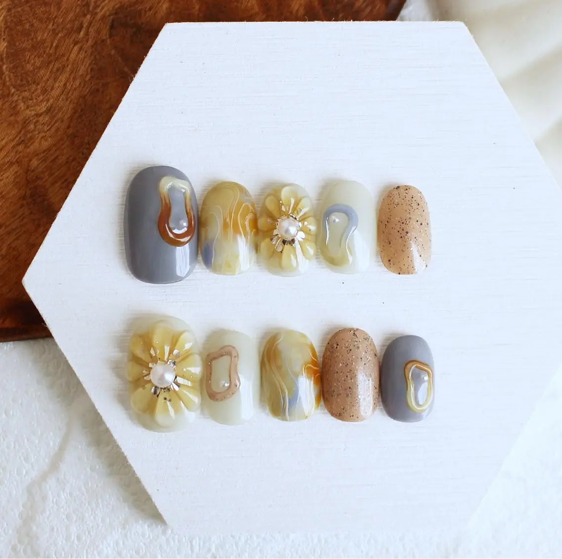 ショート ネイル フラワーネイル ぷっくりネイル Baku Nailsのネイルデザイン