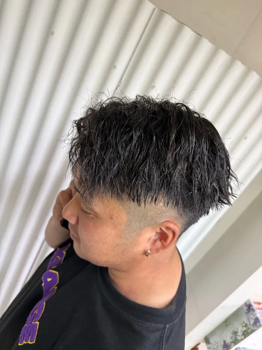 パーマ メンズ 鶴 章英のヘアスタイル
