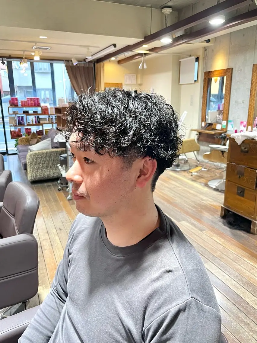 パーマ メンズ メンズパーマ スパイラルパーマ カット パーマ 横山 亮太のヘアスタイル