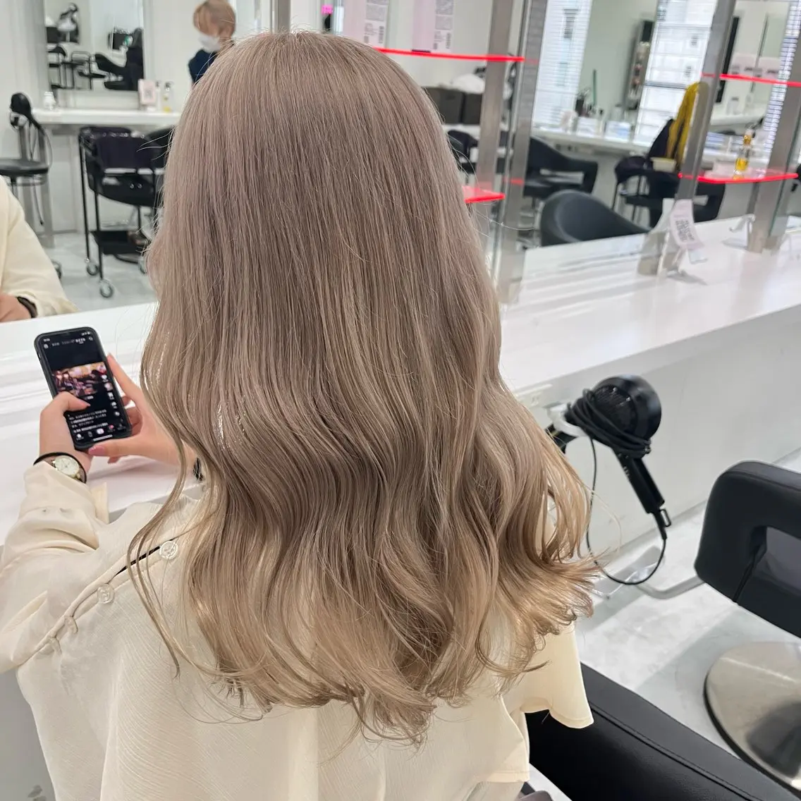 セミロング カラー ヘアアレンジ ヘアカラー トリートメント ヘッドスパ ヘアセット 🫧うる艶トレンド 🫧透明感カラーのヘアスタイル