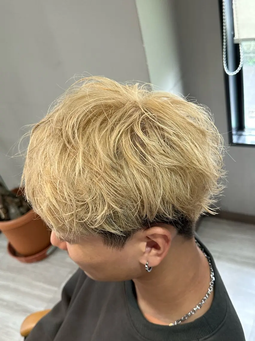 メンズ メンズハイトーン arika オケシ　リョウダイのヘアスタイル