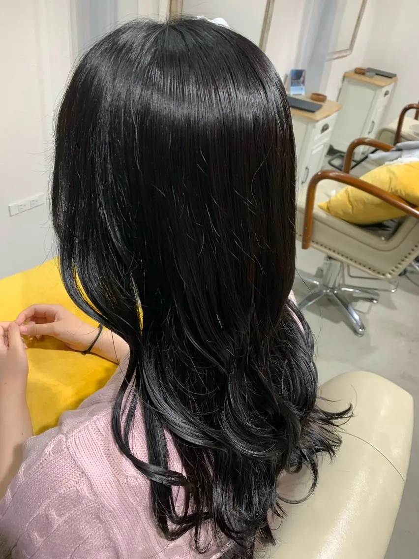 ロング カラー 黒髪 ブルーカラー ブルーブラック 福永 ちひろのヘアスタイル