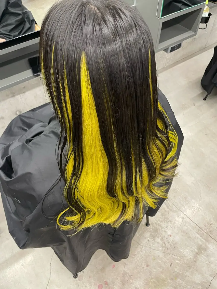 セミロング カラー インナーカラー 推し ブリーチ 髪質改善のヘアスタイル