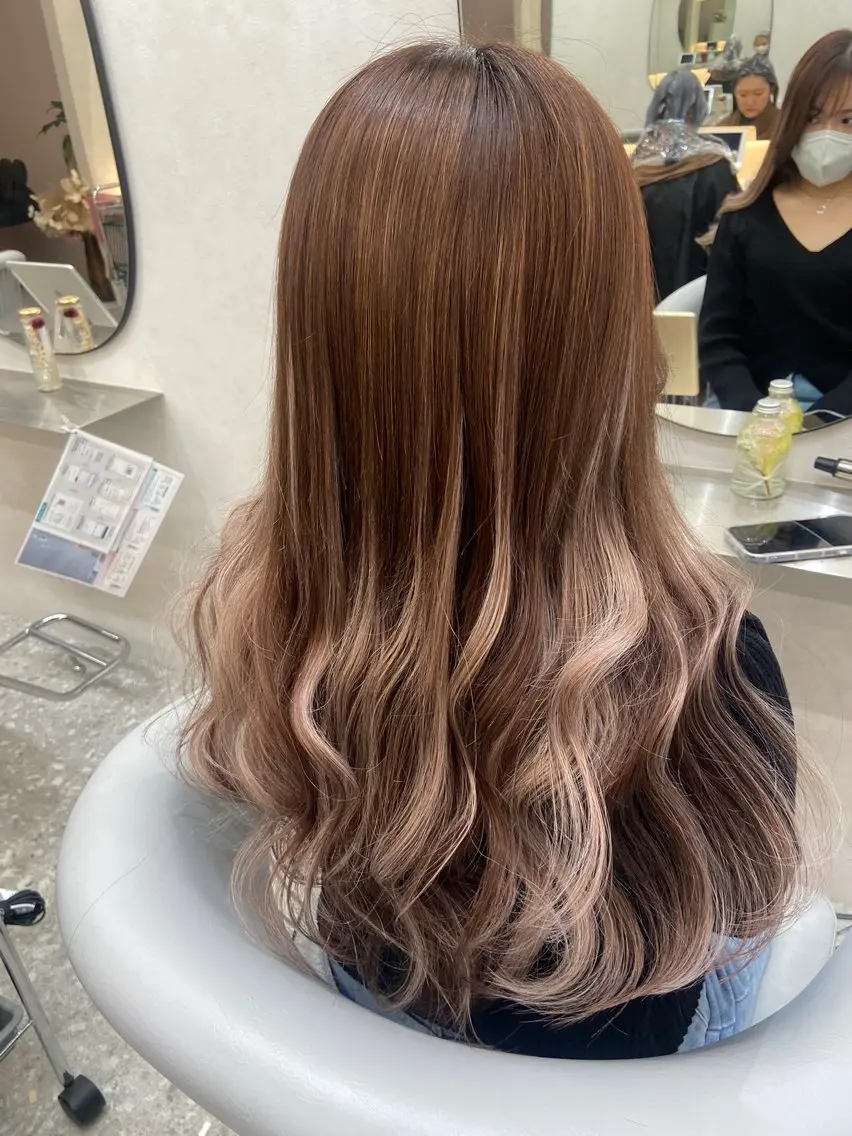 ロング カラー シールエクステ グラデーションカラー ハイライトカラー エクステ ハイライト カット ヘアカラー エクステ 新宿/韓国ヘア 中明度カラー/かやのヘアスタイル
