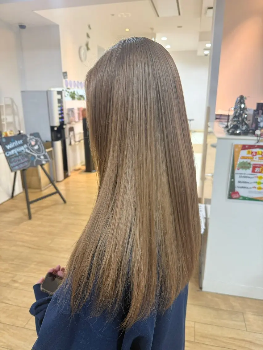👩🏼💖カット+ケアブリーチWカラー+ダメージケアトリートメントの写真