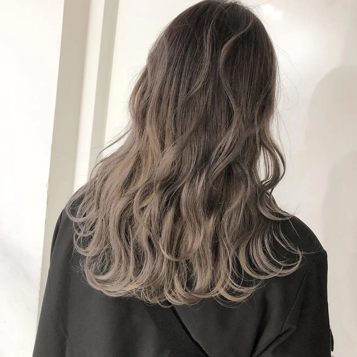 ロング カラー ヘアアレンジ 切りっぱなしボブ バレイヤージュ 黒髪 グラデーションカラー ハイライトカラー 阿部 圭悟のヘアスタイル