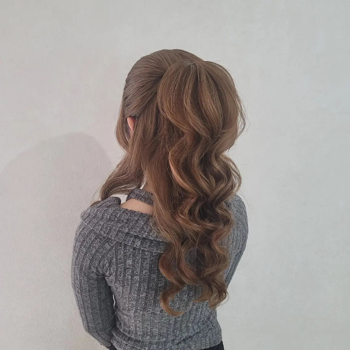ロング ヘアアレンジ ポニーテール ヘアセット 渥美 寿美翔のヘアスタイル